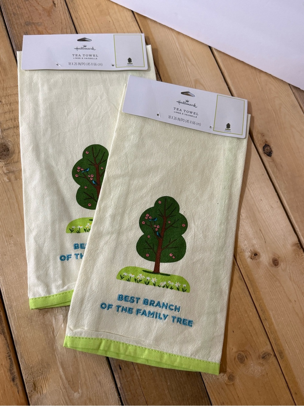 Hallmark Set of 2 Cream & Green 'Best Branch of the Family Tree' Tea Towels